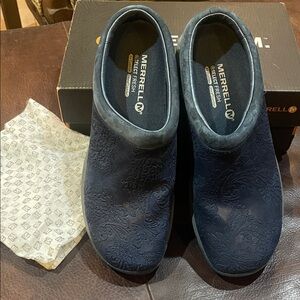 Merrell ladies Navy Embossed Slip-Ons